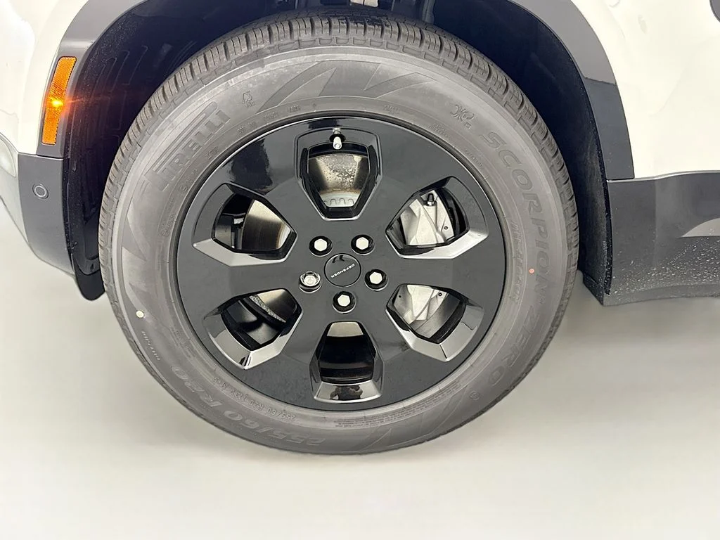 New 2026 Fuji White Land Rover X-Dynamic SE image 32