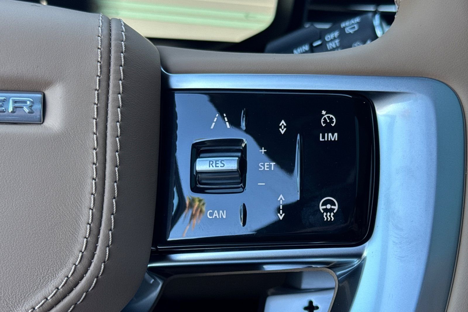New 2026 Santorini Black Land Rover SE image 29