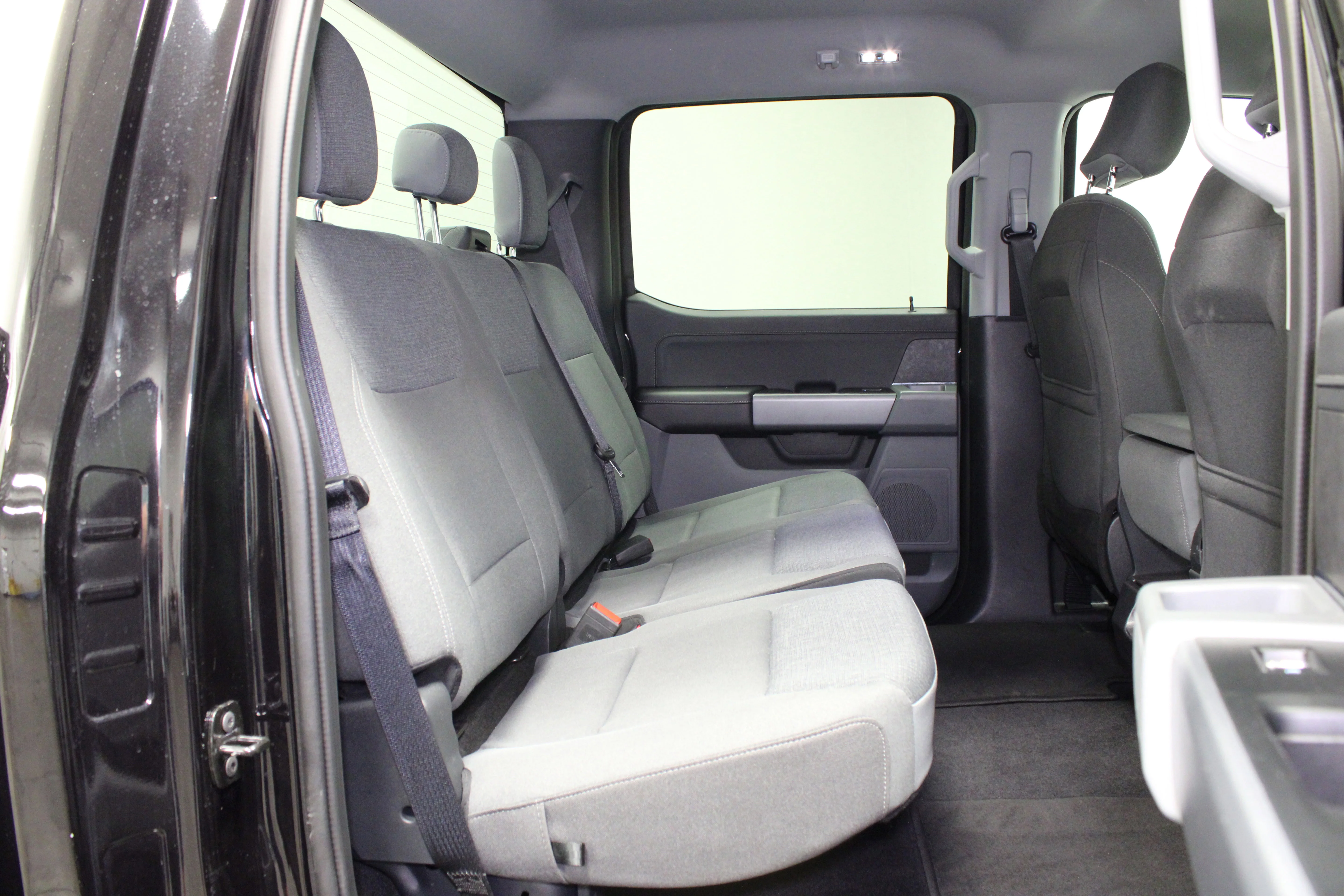 Used 2025 Agate Black Metallic Ford XLT image 16