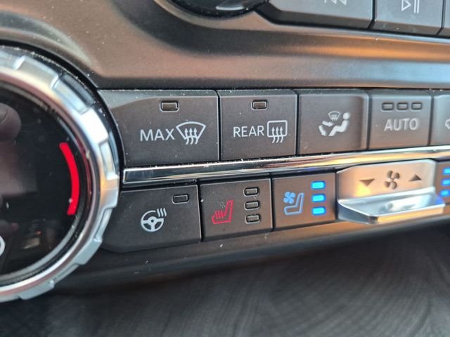 Used 2021  Ford Platinum image 22