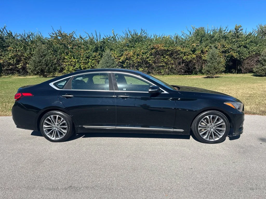 Used 2015 Black Hyundai 3.8 image 8