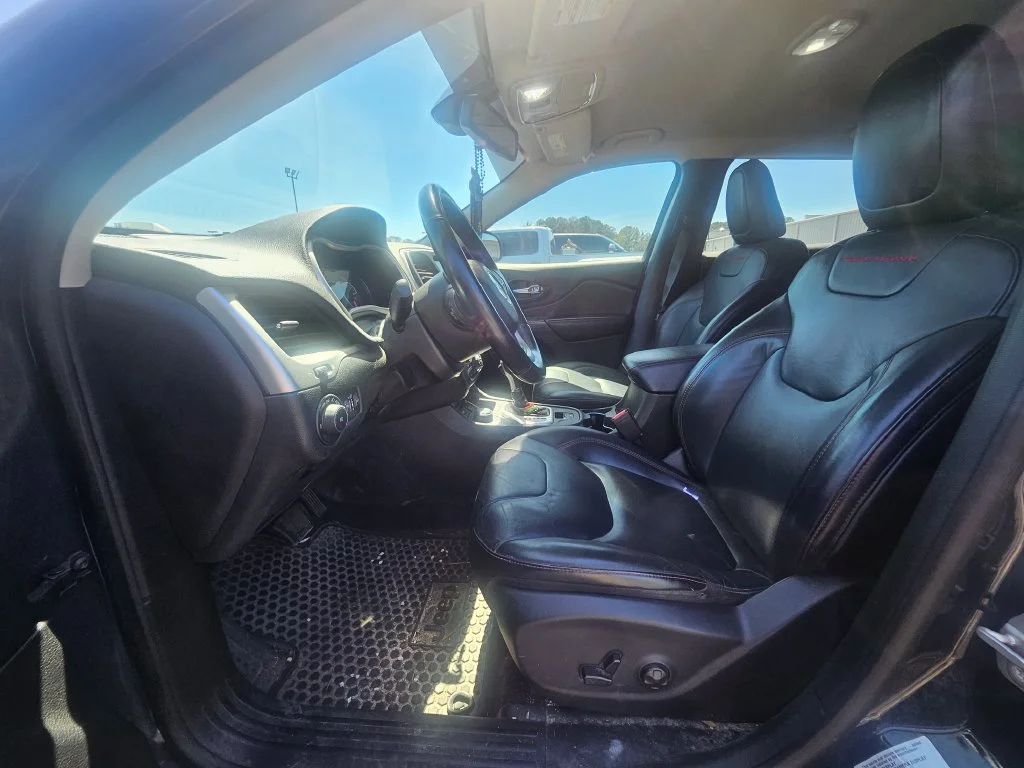 Used 2016 Rhino Clearcoat Jeep Trailhawk image 18