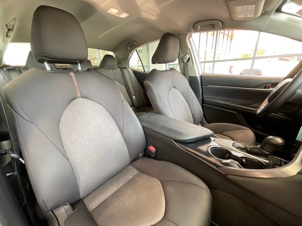 Used 2019 White Toyota LE image 18
