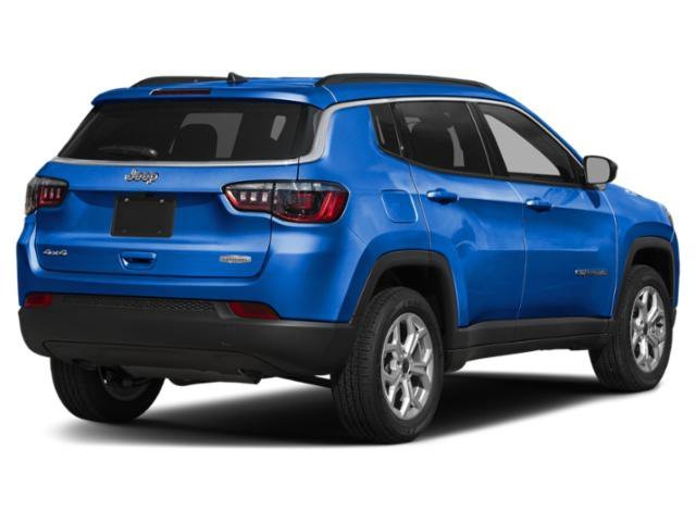 Used 2025 Hydro Blue Pearlcoat Jeep Limited image 2