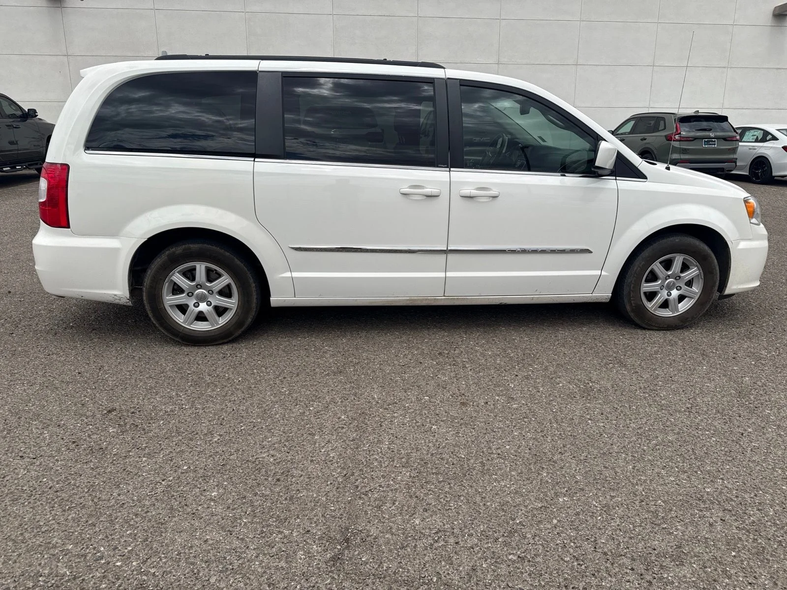 Used 2012 White Chrysler Touring image 6