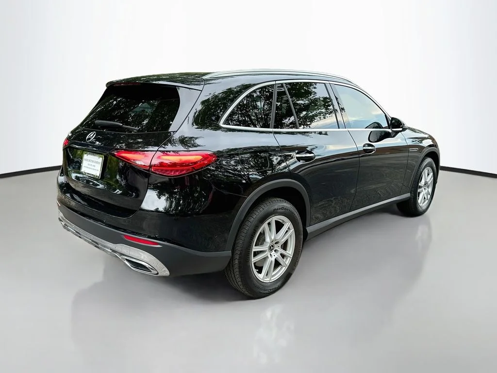 Used 2025 Black Mercedes-Benz GLC 300 image 9