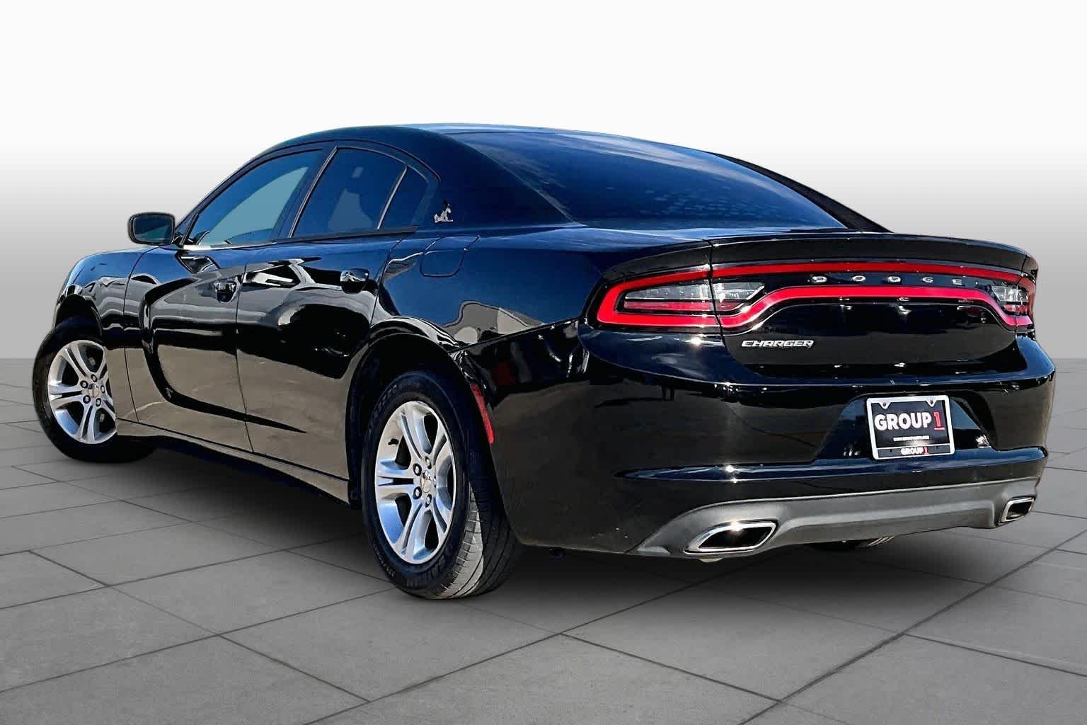 Used 2017 Pitch Black Clearcoat Dodge SE image 12