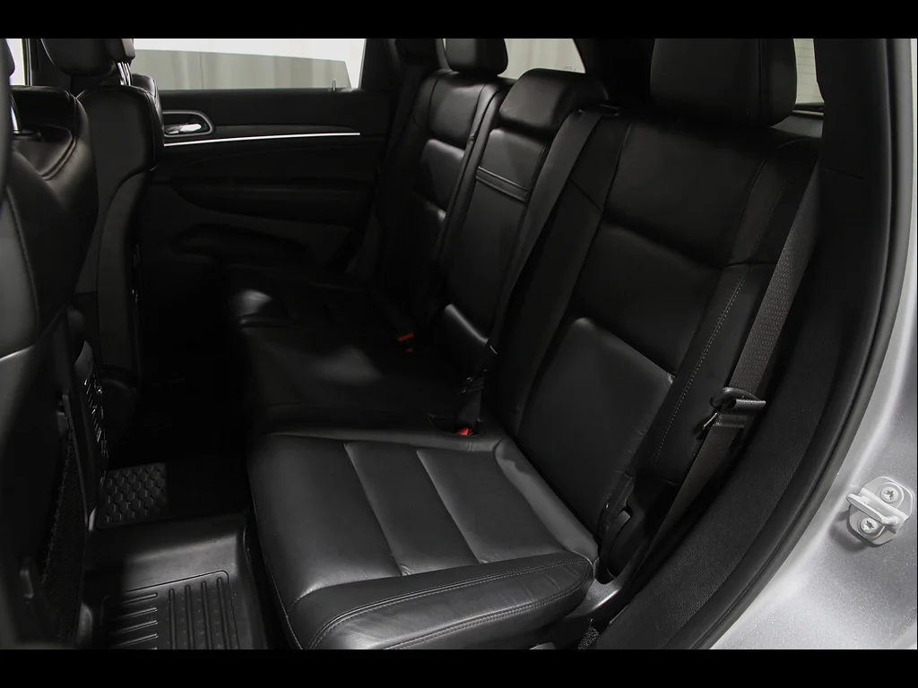 Used 2020 Billet Silver Metallic Clear Coat Jeep Limited image 21
