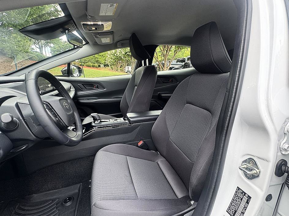 Used 2025 Wind Chill Pearl Toyota LE image 10
