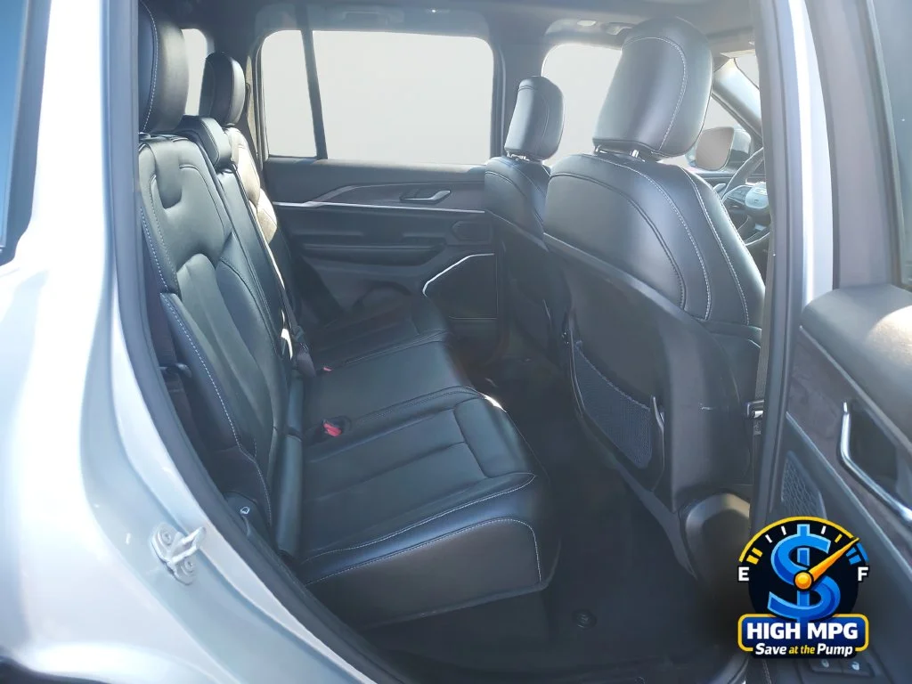 Used 2024 Silver Jeep 4xe image 27