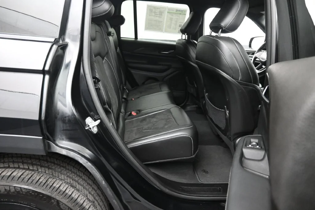 Used 2023 Black Jeep Altitude X image 10