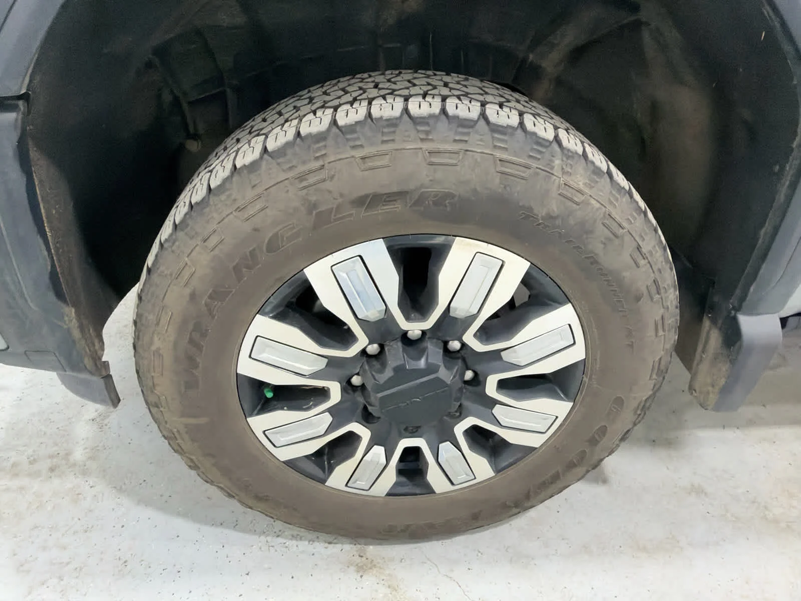 Certified Used 2025 Sterling Metallic GMC AT4 image 10