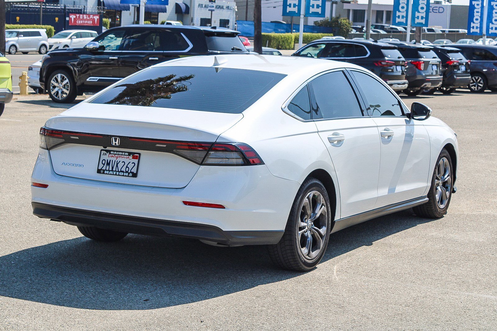 Certified Used 2024 Platinum White Pearl Honda EX image 5