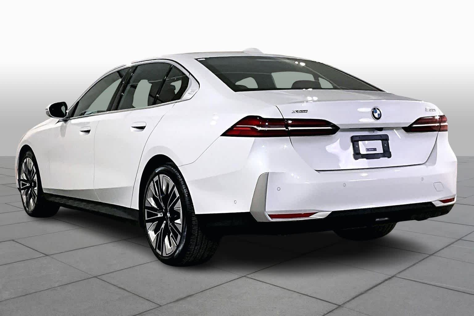 Used 2026 Mineral White Metallic BMW 530i xDrive image 11