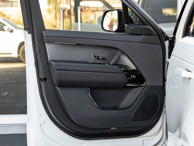 Used 2024 Fuji White Land Rover Dynamic SE image 12