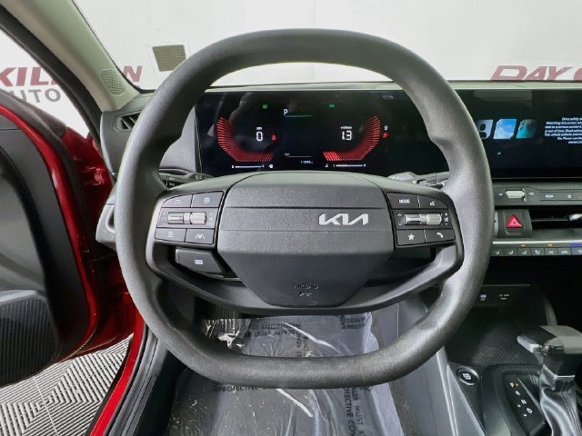 2025 Kia K4 LXS - Photo 12