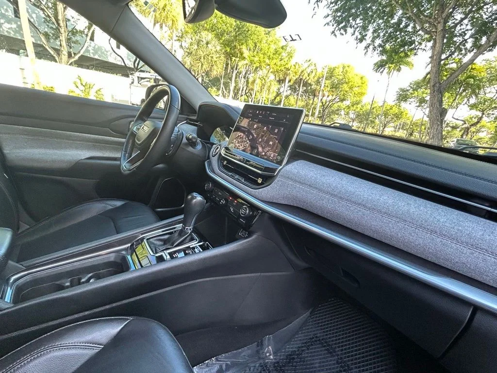Certified Used 2022 White Jeep Latitude Lux image 32