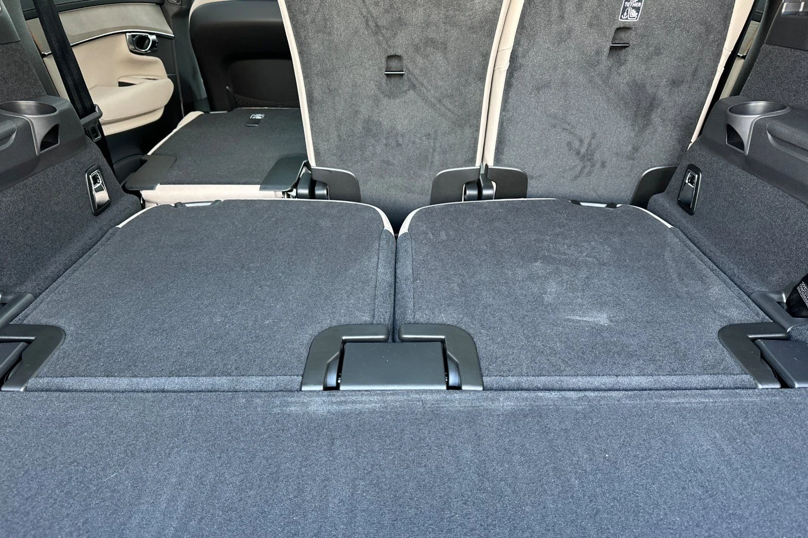 New 2026 Vapour Grey Volvo T8 Plus 7-Seater image 18