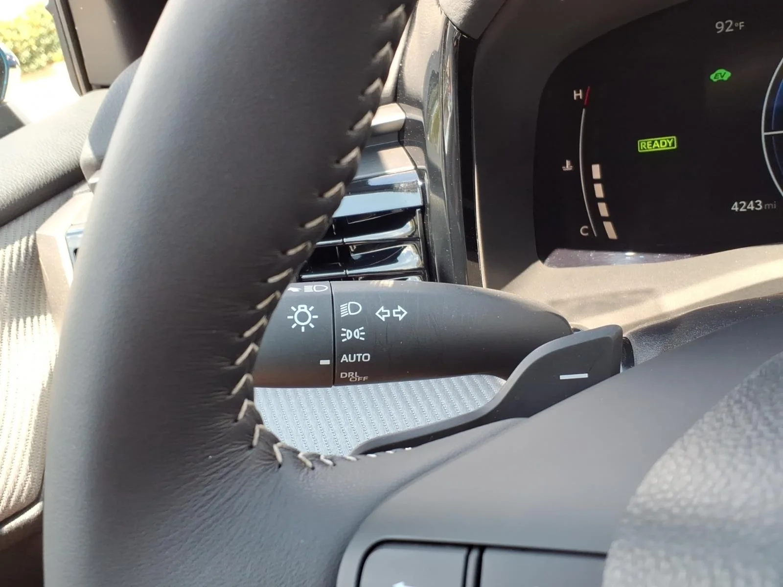 2025 Toyota Camry SE - Photo 25