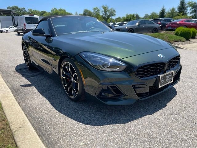 Used 2025 Green BMW sDrive M40i image 7