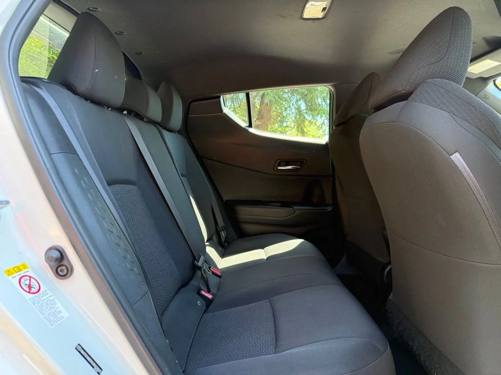 Used 2018 White Toyota XLE Premium image 18