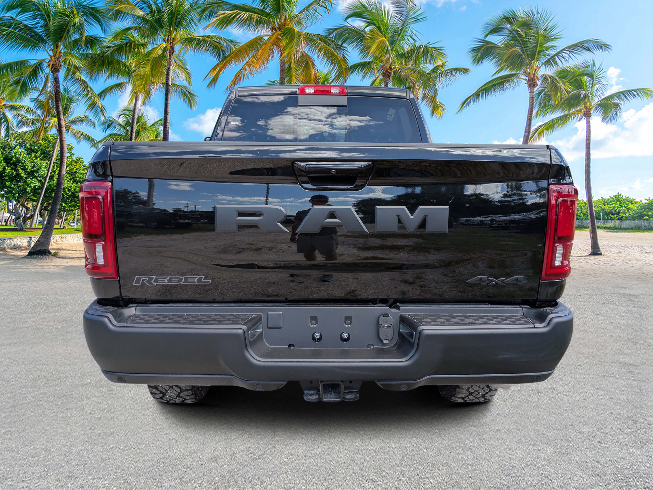 New 2025 Diamond Black Crystal Pearl-Coat Exterior Paint RAM Rebel image 4