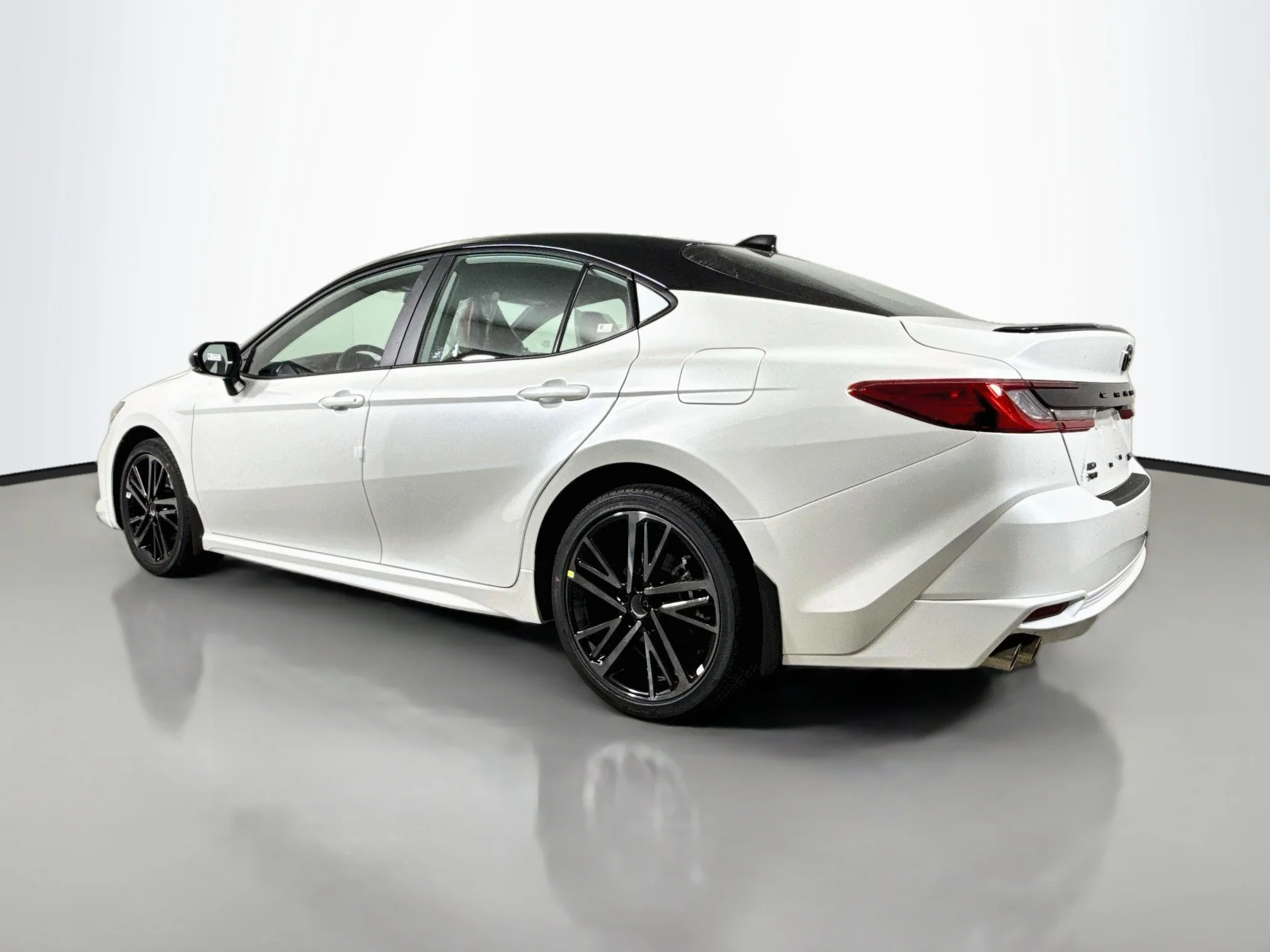 New 2027 Wind Chill Pearl with Midnight Black Metallic roof Toyota XSE image 5