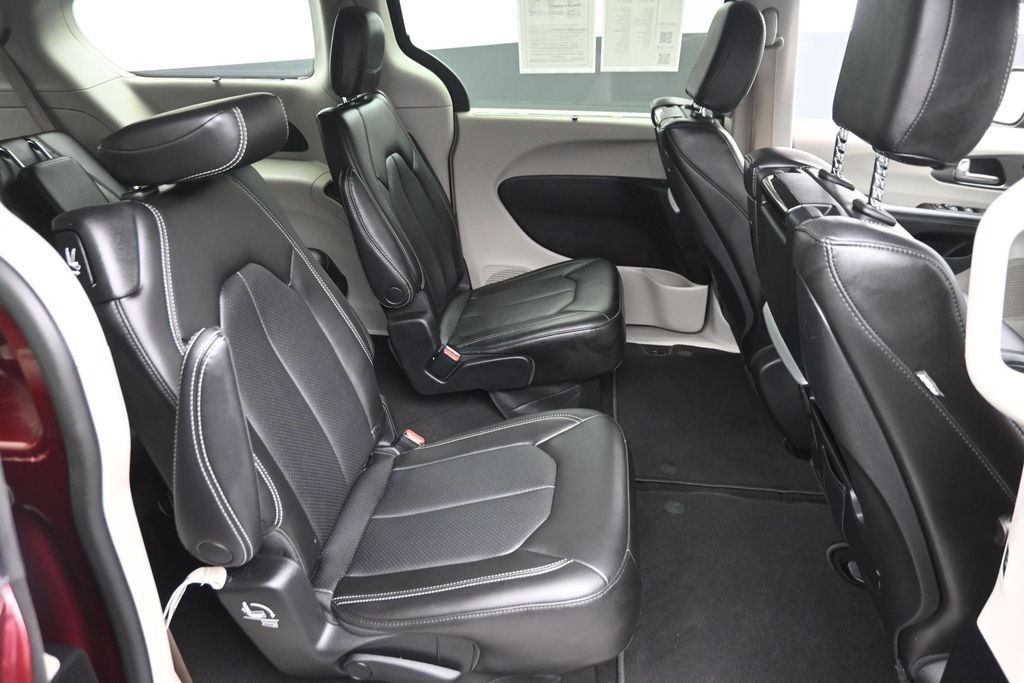 Used 2023 Red Chrysler Touring L image 10
