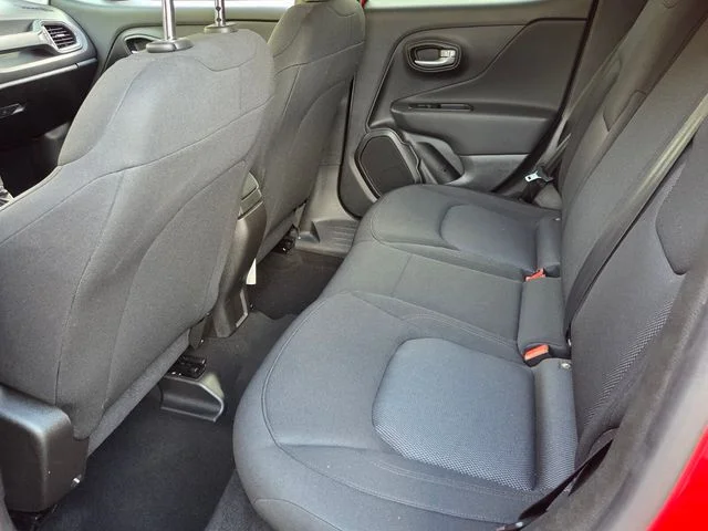 Used 2023 Red Jeep Latitude image 12