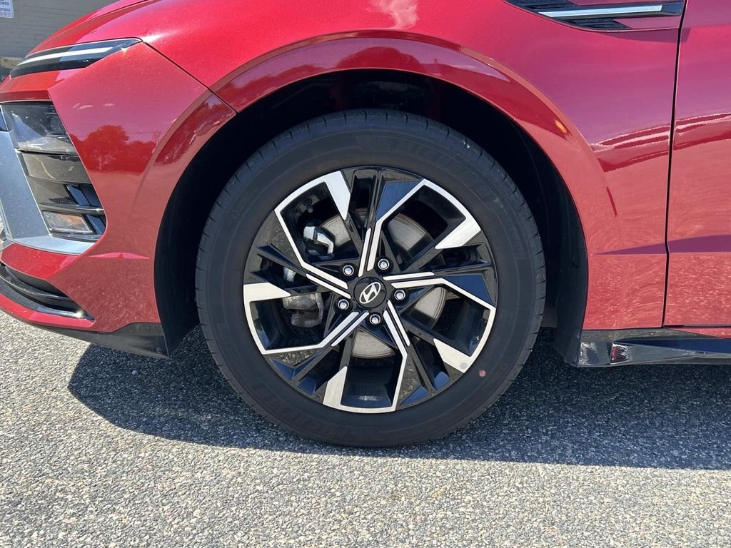 Used 2024 Red Hyundai SEL image 9