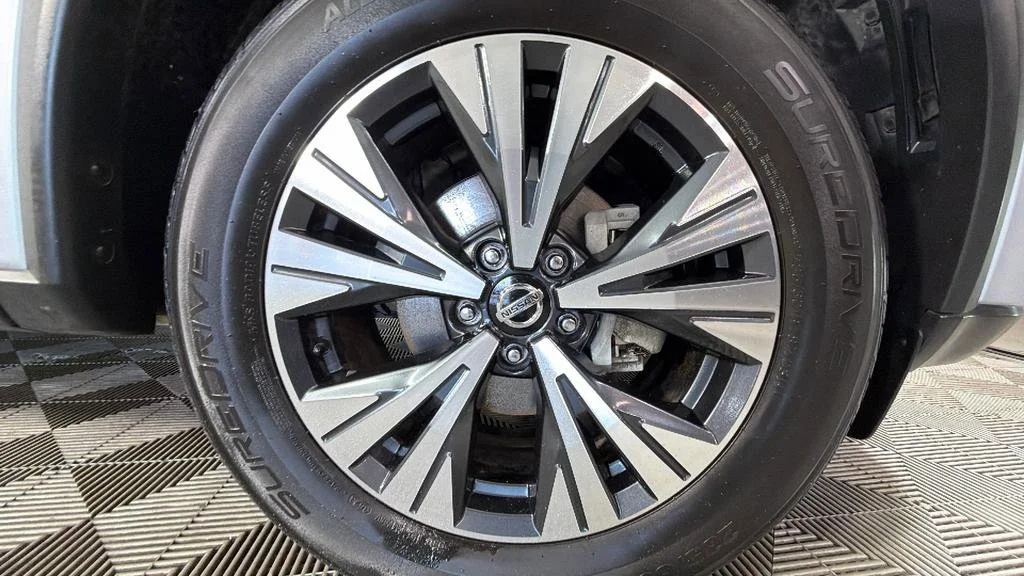 Used 2021 Silver Nissan SV FWD image 35