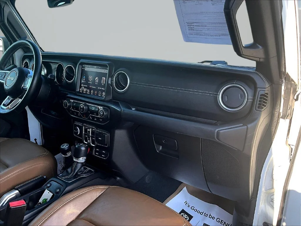 Used 2022 White Jeep Unlimited Sahara image 28