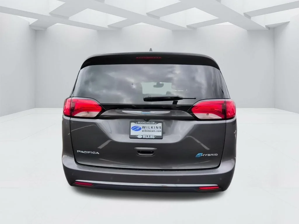 Used 2020 Gray Chrysler Limited image 6