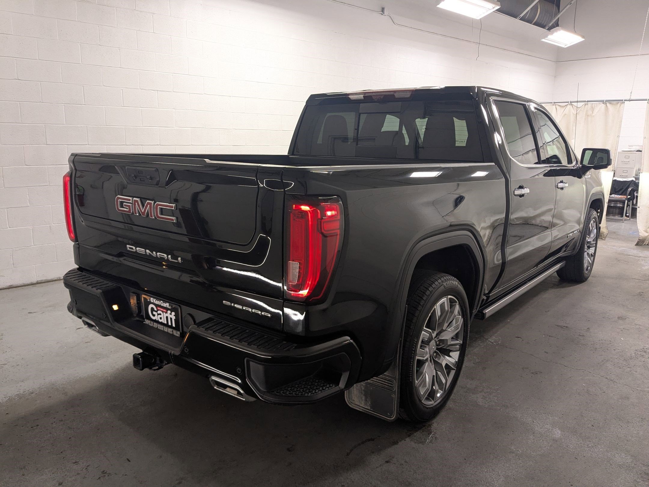 Used 2024 White GMC Denali image 4