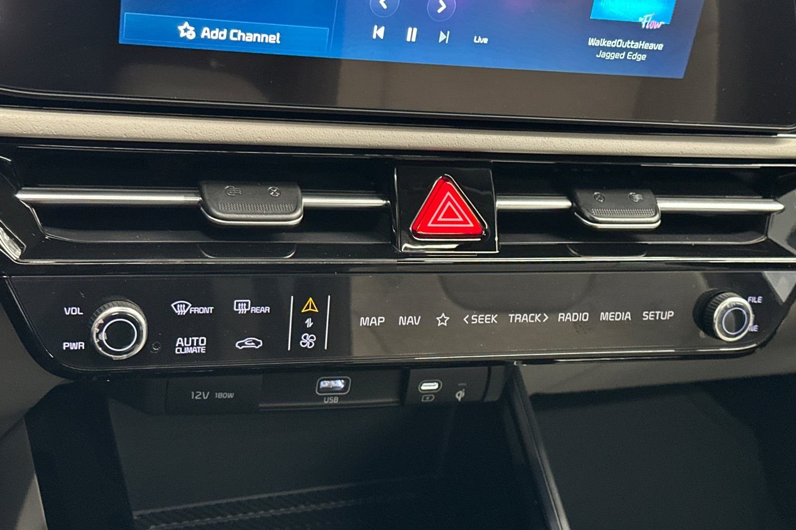 New 2026 Snow White Pearl Kia WAVE image 17