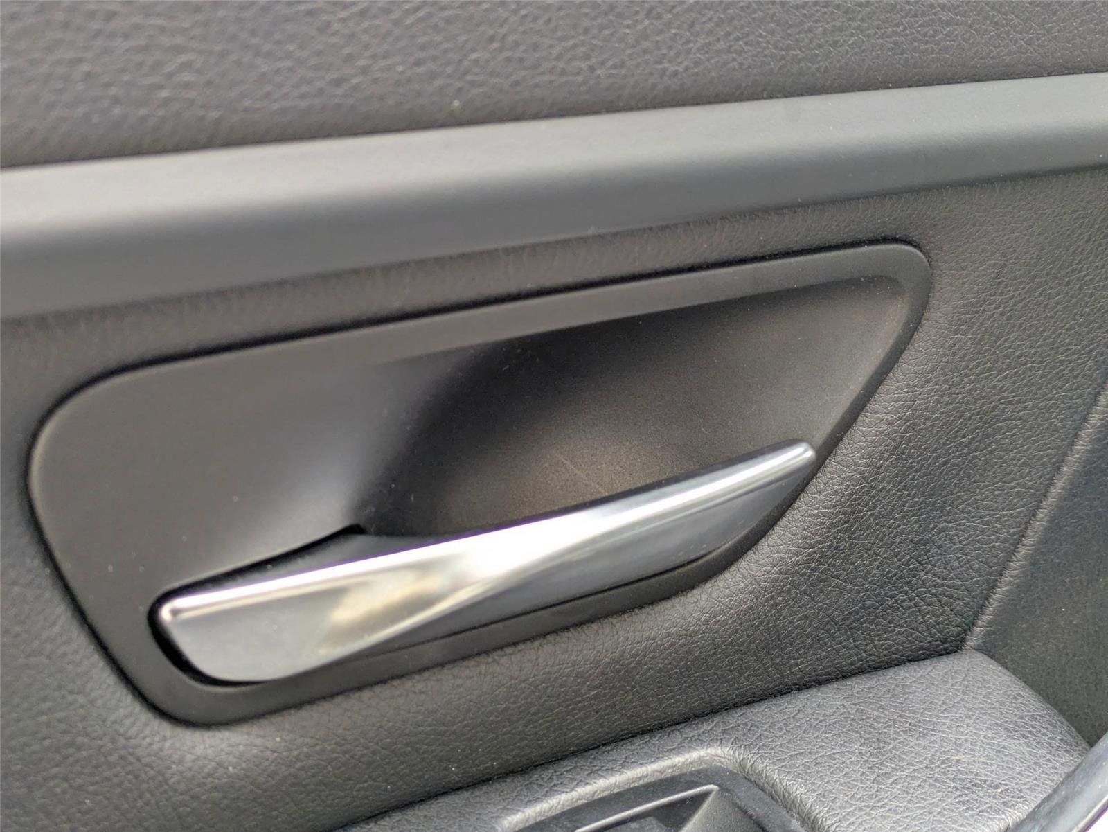 Used 2014 Glacier Silver Metallic BMW 320i image 19