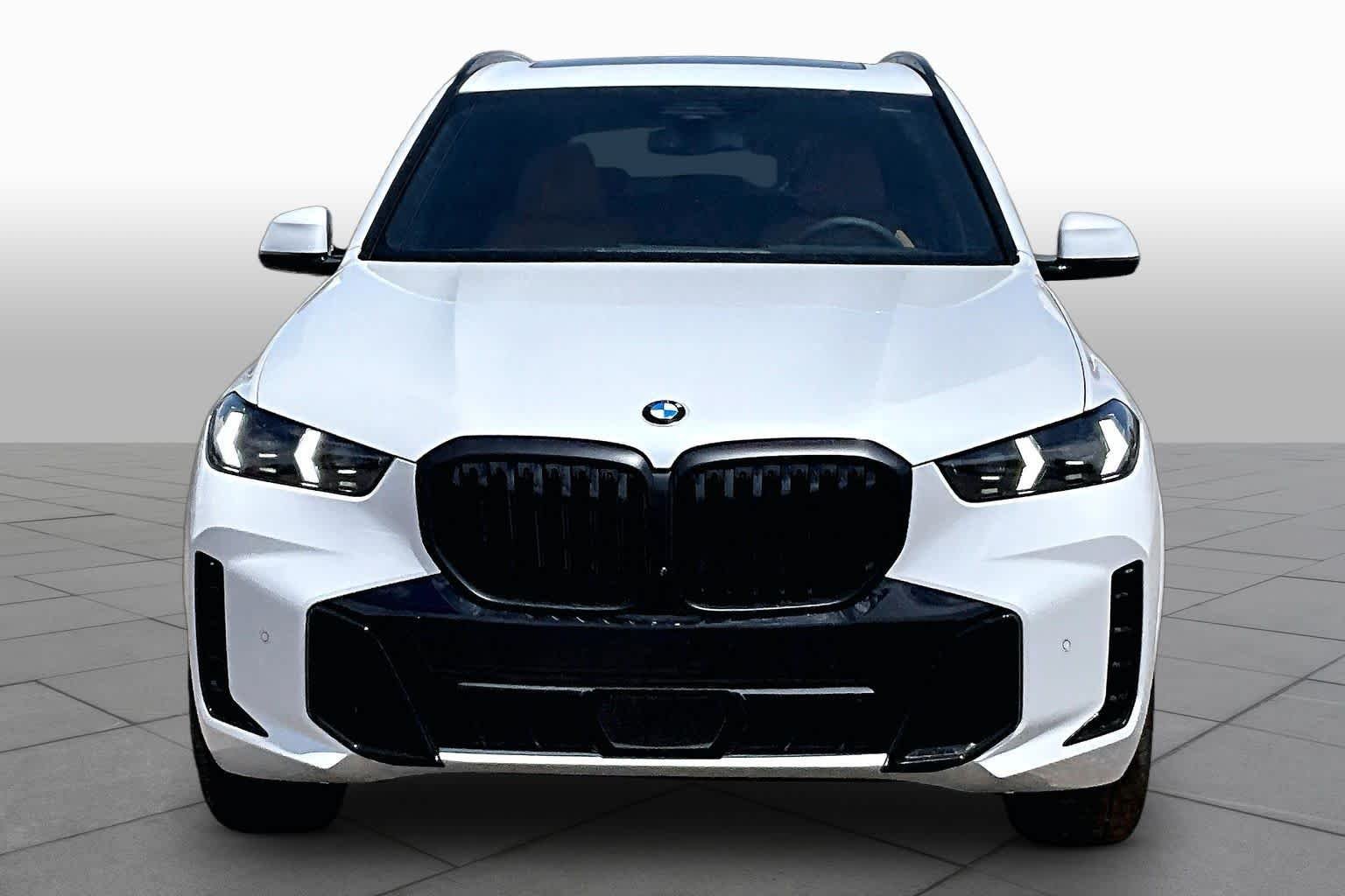 New 2026 Mineral White Metallic BMW xDrive40i image 3
