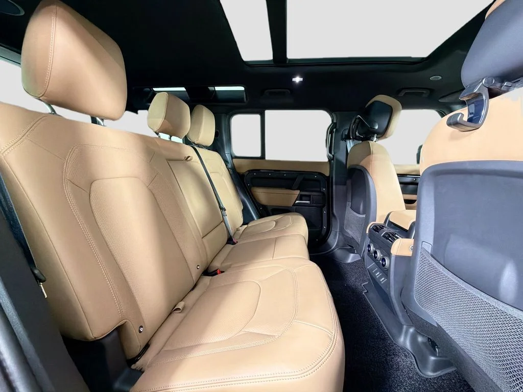 New 2026 Santorini Black Metallic Land Rover X-Dynamic SE image 29