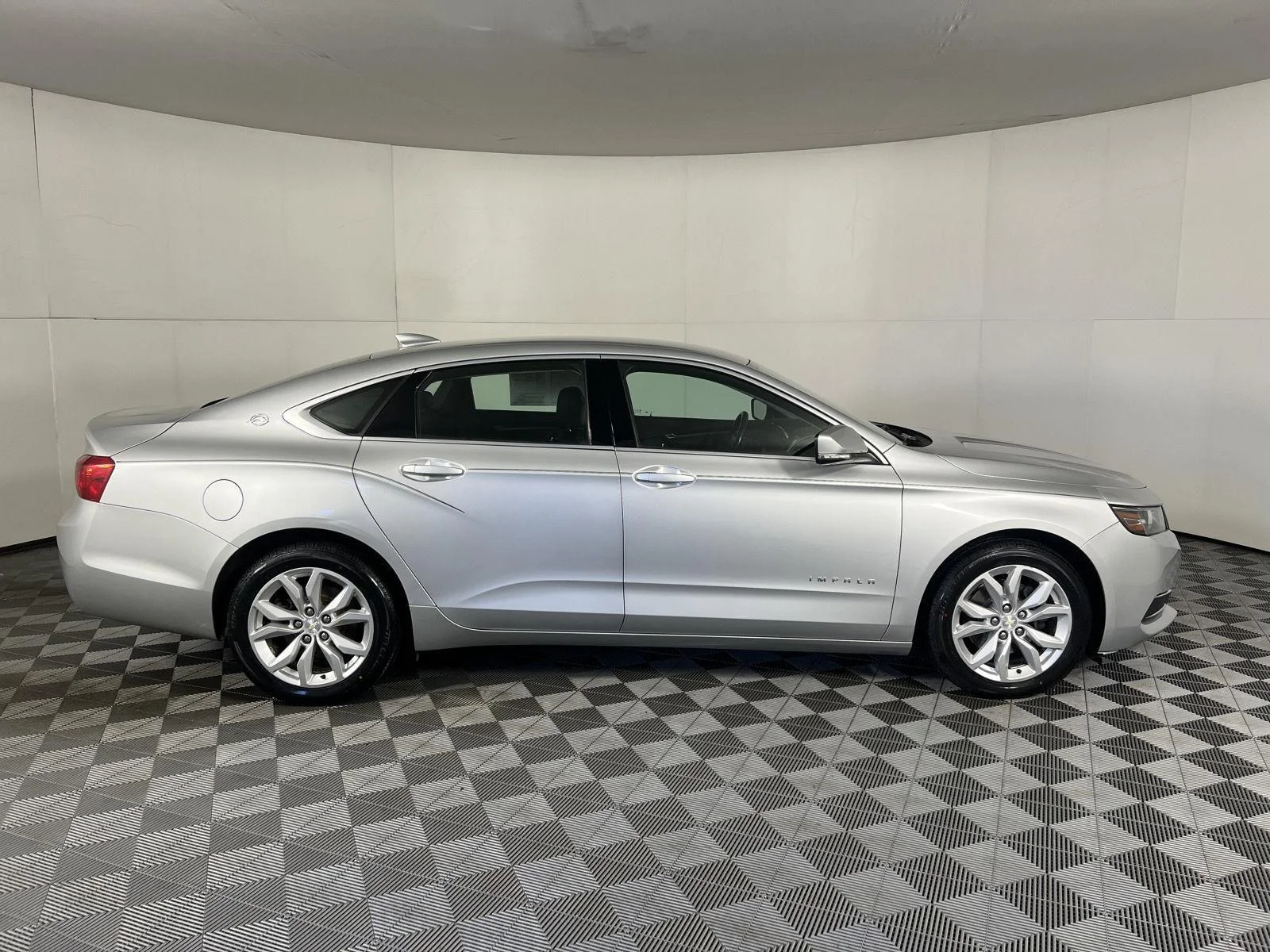 Used 2017 Silver Ice Metallic Chevrolet LT image 21