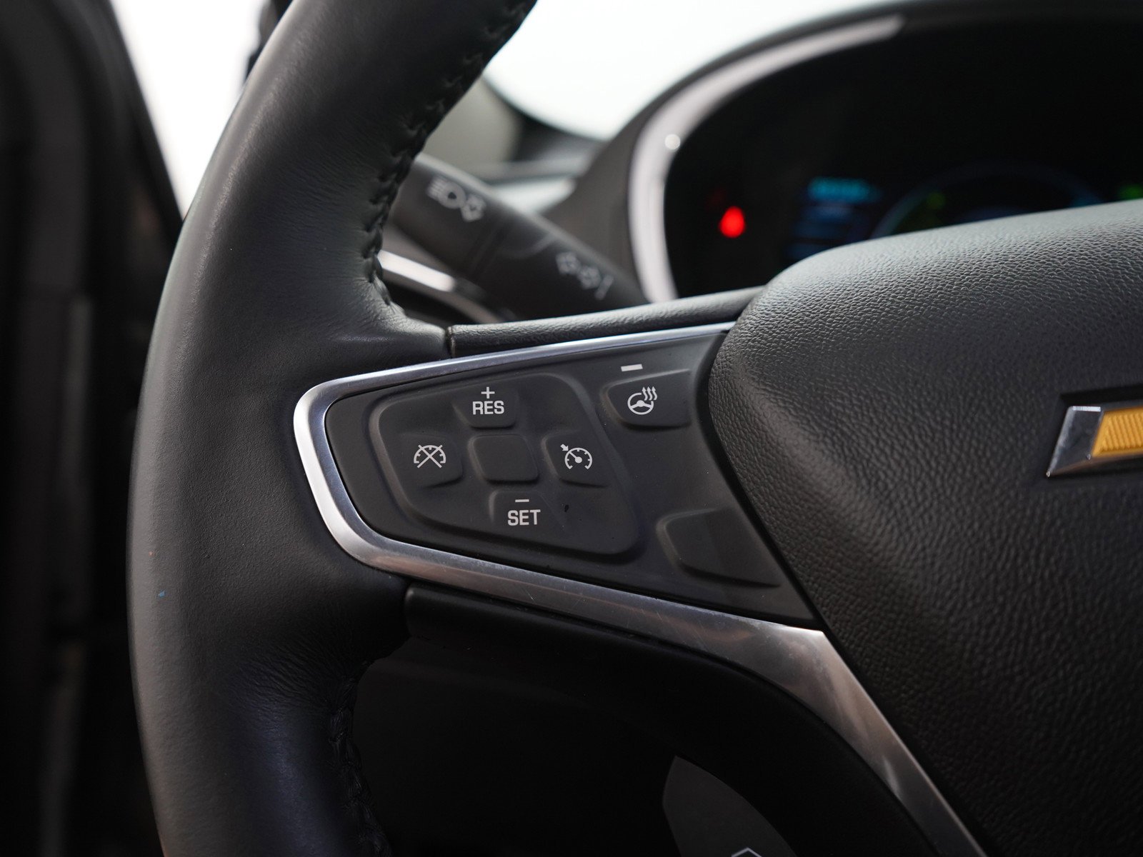 Used 2018 Silver Ice Metallic Chevrolet Lt image 24