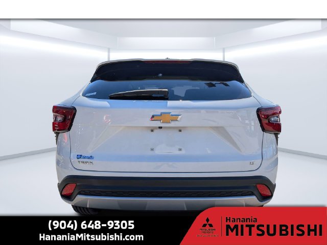 Used 2025 White Chevrolet LT image 4