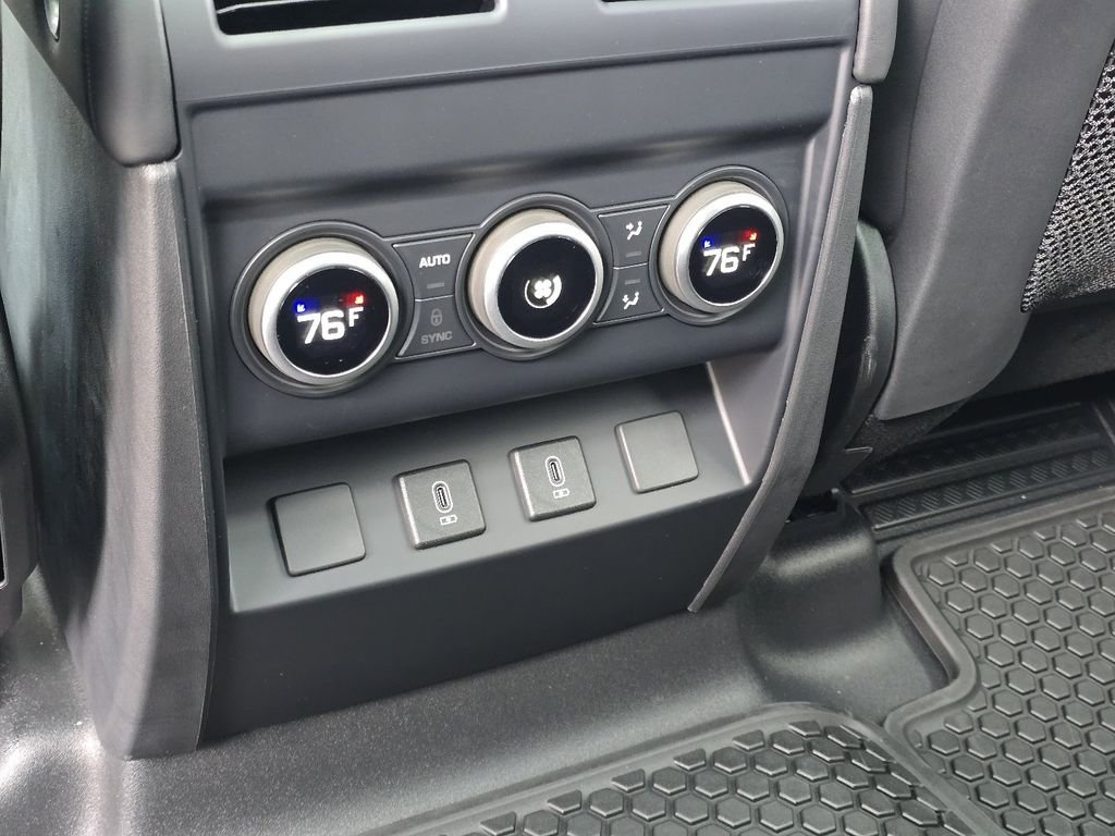 New 2026 Fuji White Land Rover X-Dynamic se image 33