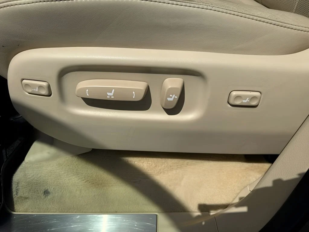 Used 2017 Black Lexus 570 image 10