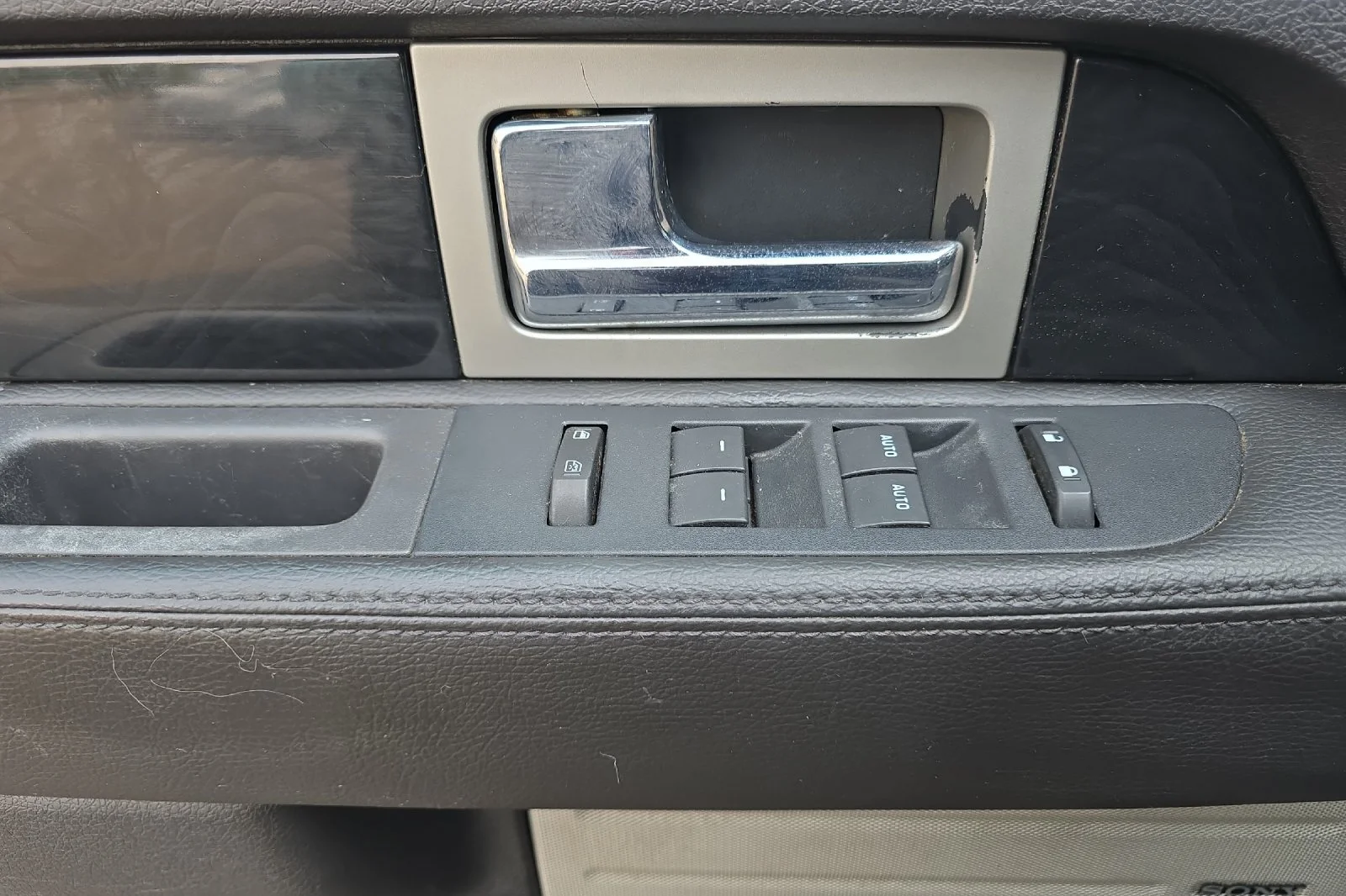 Used 2011  Ford  image 9
