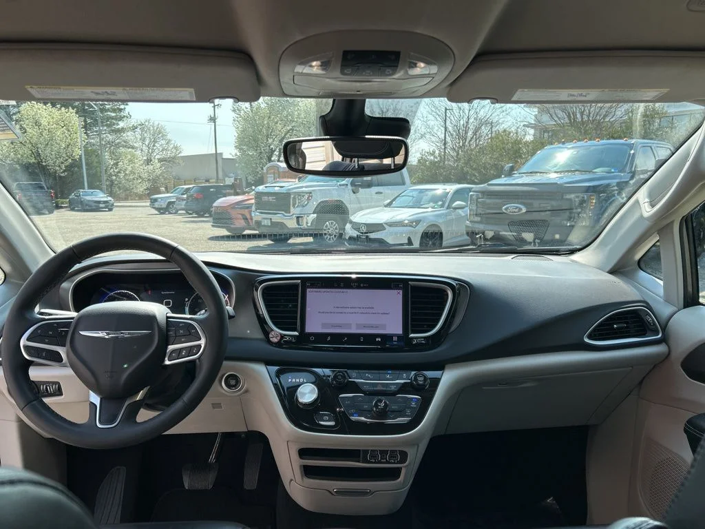 Used 2023 Gray Chrysler Touring L image 20