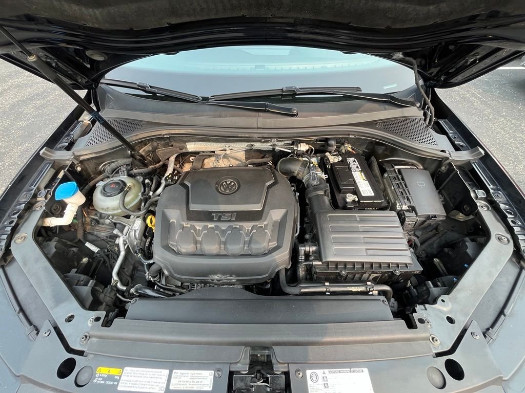 Used 2018 Black Volkswagen 2.0T SEL image 31
