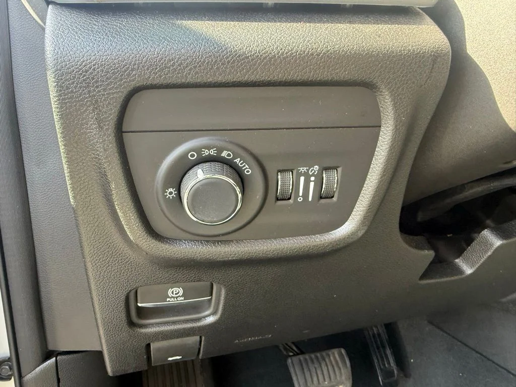 Used 2024 Silver Jeep Altitude X image 13