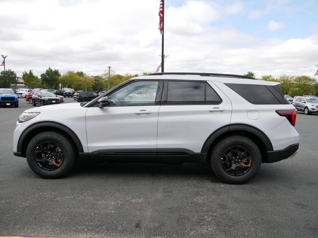 New 2026 Space White Metallic Ford Tremor® image 5