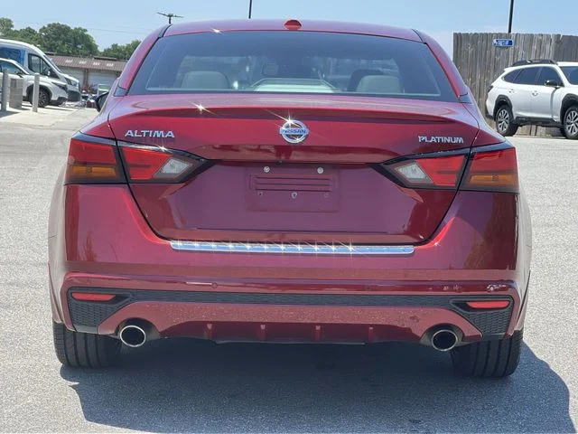 Used 2020 Red Nissan 2.5 Platinum image 12