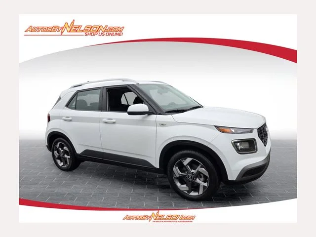 Used 2025 White Hyundai SEL image 1